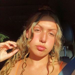 Meet your Posher, Ava